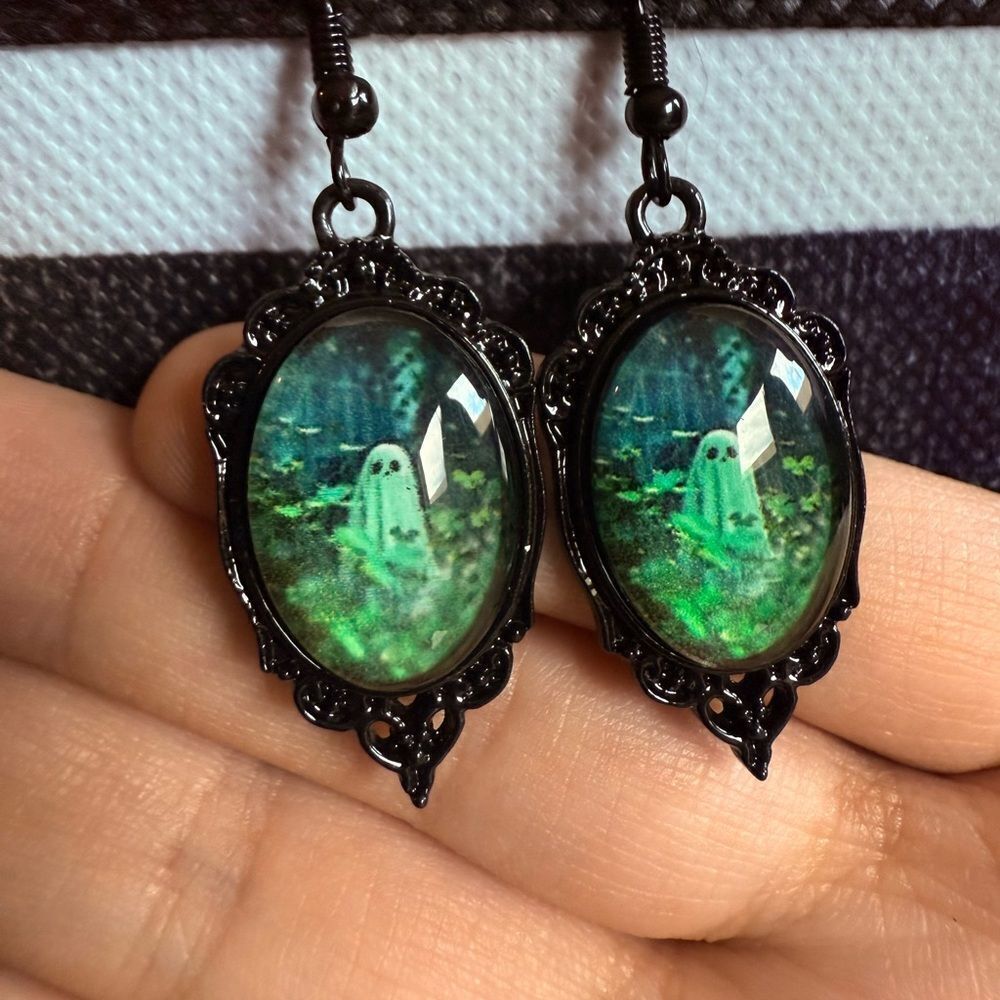Gothic Ghostly Vintage Inspired Earrings Victorian Style Engraved detailing New - Picture 1 of 2
